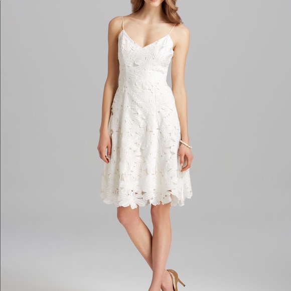 🆕 Vera Wang Cream embroidered cocktail Lace Dress - Picture 1 of 9